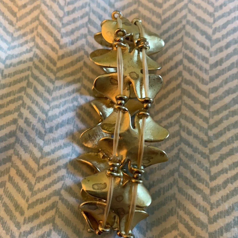 Gold plated floral bracelet with rhinestones - Picture 3 of 4